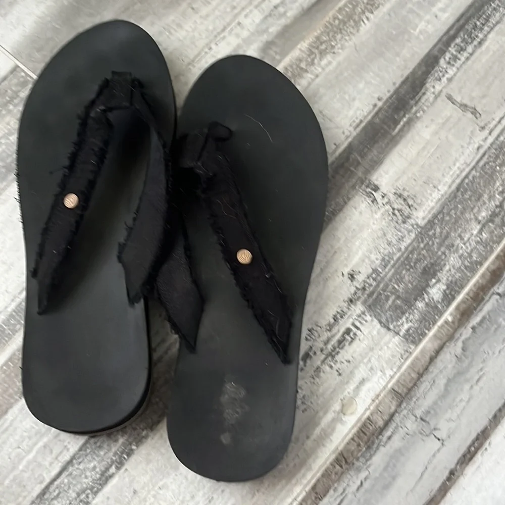 Vionic flip flops - Picture 2 of 5